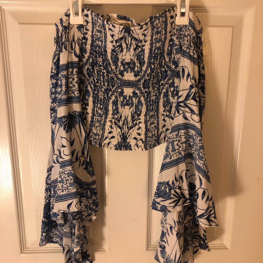 Crop top with flowy sleeves